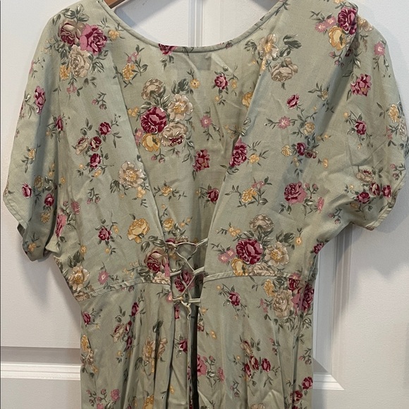Floral Midi Dress in Green by Molly Malloy Size 12 - Picture 4 of 5